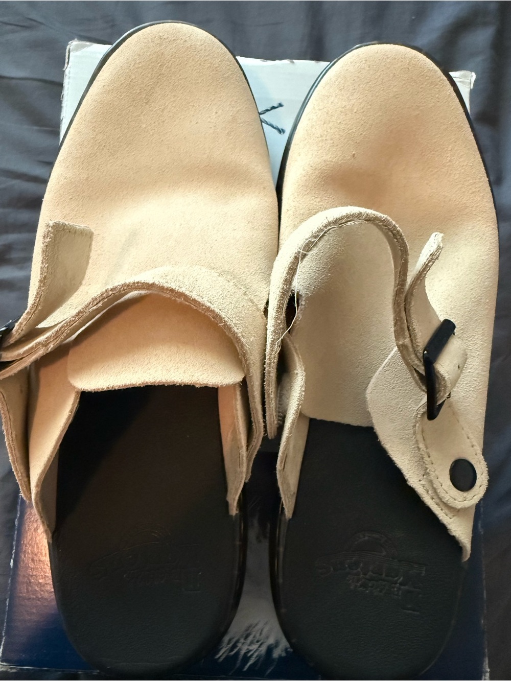 Dr. Martens  Carlson Beige *DEFECT